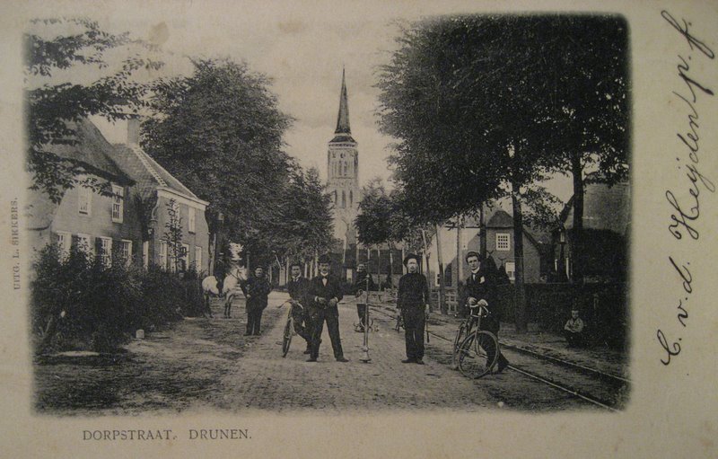 Dorpsstraat met R.K.Kerk-omstreeks 1900
