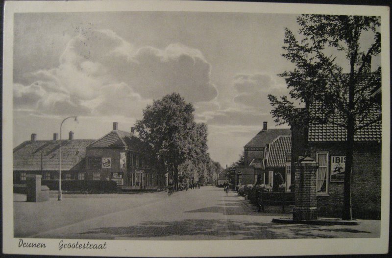Grootestraat-met dorpspomp-omstreeks 1930