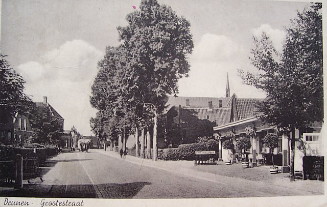 Grootestraat met cafe Elshout-omstreeks 1935